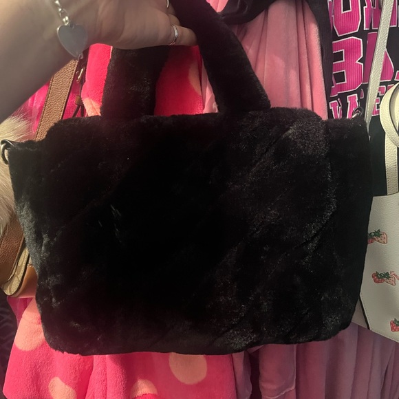 Guess faux fur tote (missing strap) - Picture 2 of 3